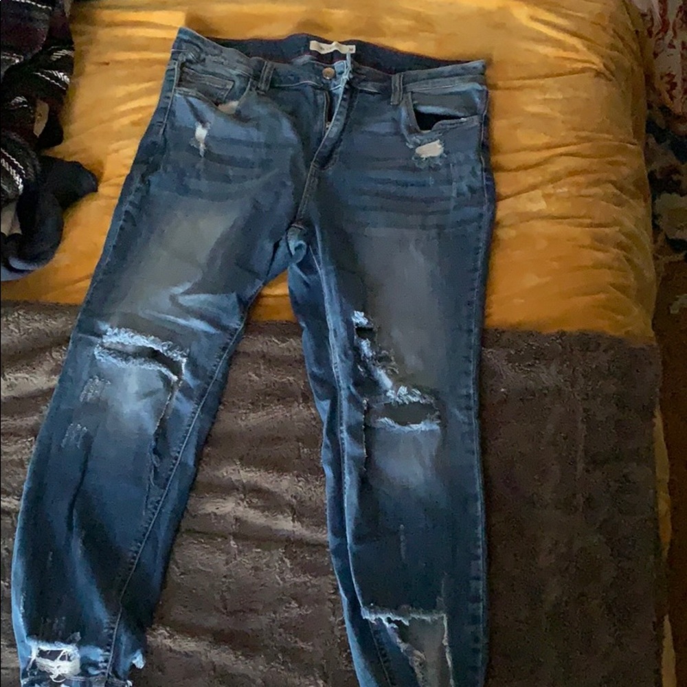 Distressed ankle jeans